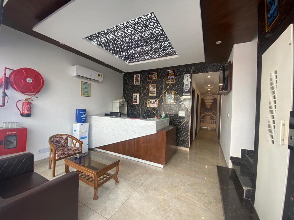 Hotel Hollywood - Family Hotel Zirakpur Exterior photo
