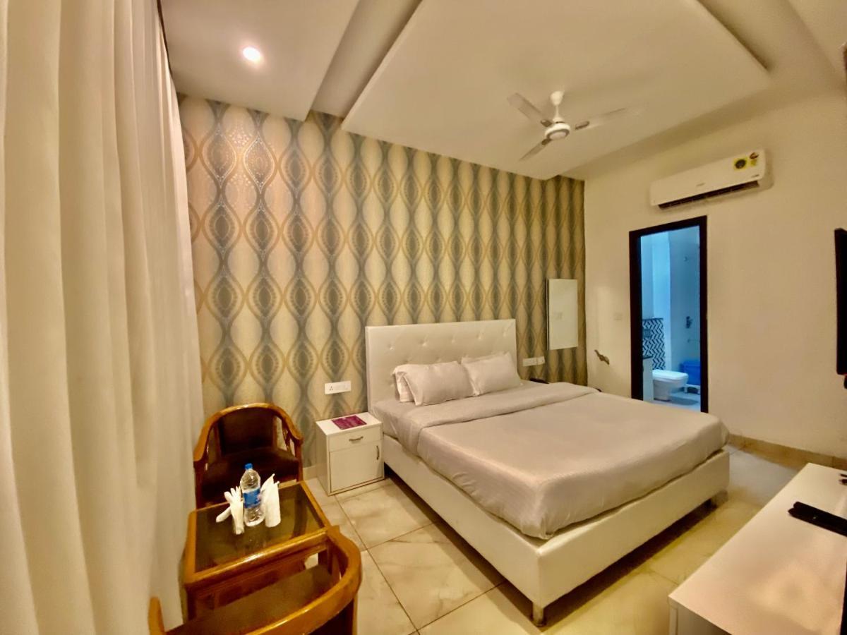 Hotel Hollywood - Family Hotel Zirakpur Exterior photo