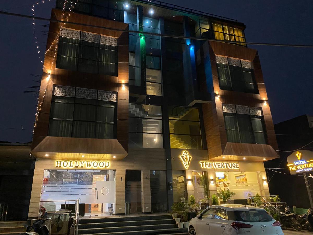 Hotel Hollywood - Family Hotel Zirakpur Exterior photo