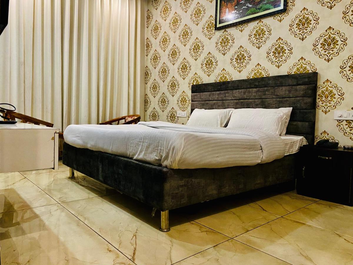 Hotel Hollywood - Family Hotel Zirakpur Exterior photo