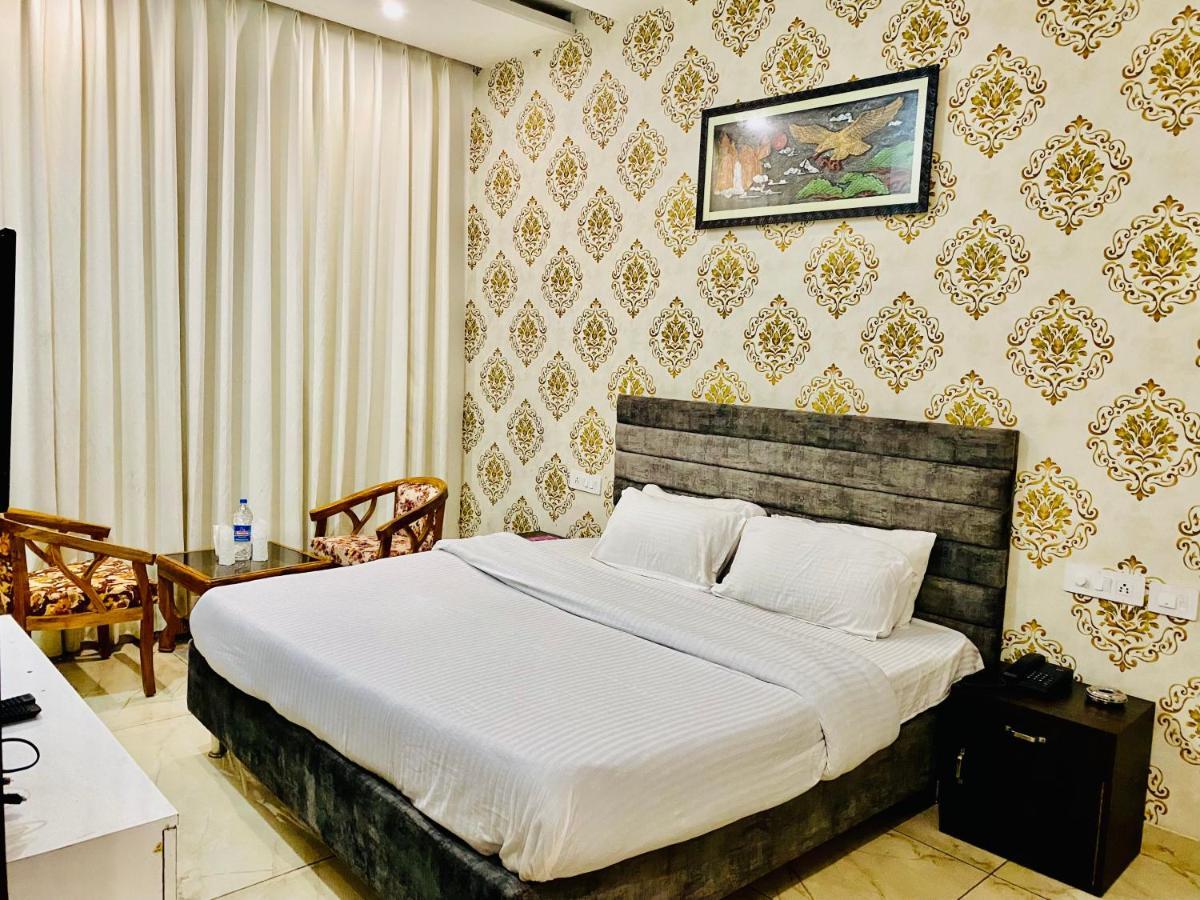 Hotel Hollywood - Family Hotel Zirakpur Exterior photo