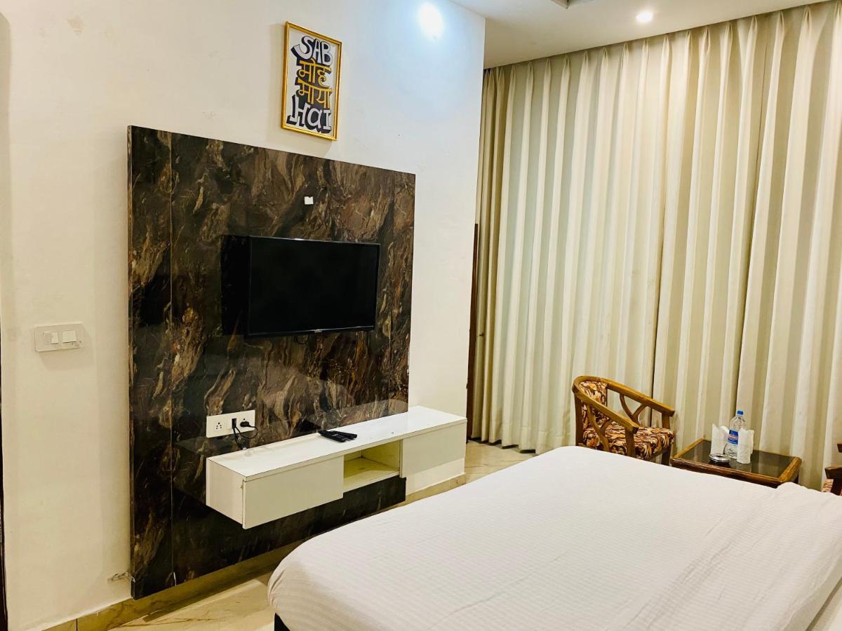 Hotel Hollywood - Family Hotel Zirakpur Exterior photo